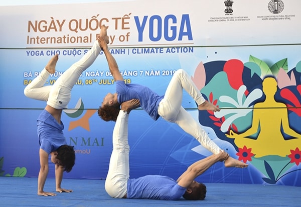 Yoga là bộ môn thể thao xuất phát từ Ấn Độ. Ngày 21/6 hàng năm được Liên hợp quốc công nhận là ngày Quốc tế Yoga, khẳng định những giá trị tích cực về thể chất và tinh thần mà bộ môn này mang lại cho người tập. Yoga là bộ môn thể thao xuất phát từ Ấn Độ. Ngày 21/6 hàng năm được Liên hợp quốc công nhận là ngày Quốc tế Yoga, khẳng định những giá trị tích cực về thể chất và tinh thần mà bộ môn này mang lại cho người tập.