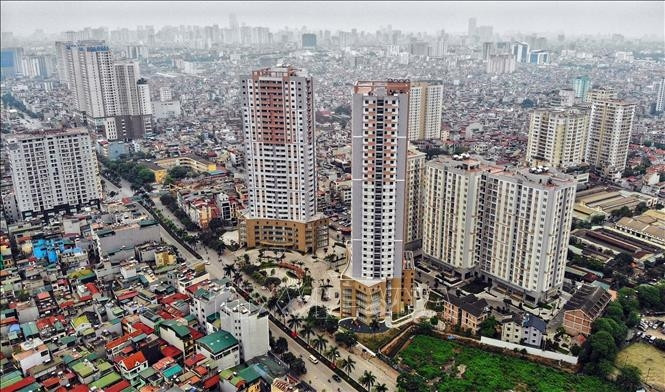 Theo các chuyên gia của Công ty Savills, tình trạng sốt đất đang dần lắng xuống nhưng giá trị bất động sản, đặc biệt là đất ở một số khu vực đã bị đẩy lên quá cao, có dấu hiệu giá ảo. Ảnh minh họa: Danh Lam/TTXVN Theo các chuyên gia của Công ty Savills, tình trạng sốt đất đang dần lắng xuống nhưng giá trị bất động sản, đặc biệt là đất ở một số khu vực đã bị đẩy lên quá cao, có dấu hiệu giá ảo. Ảnh minh họa: Danh Lam/TTXVN