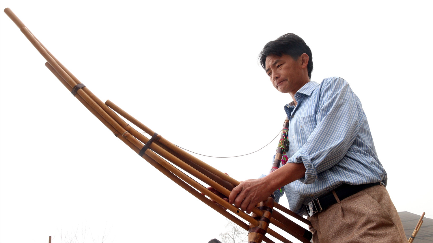 3.	Theo như Nghệ nhân ưu tú Và Bá Đùa để trở thành người thổi khèn giỏi, múa khèn đẹp, người học phải thực sự đam mê, kiên trì tập liên tục và không nản chí.