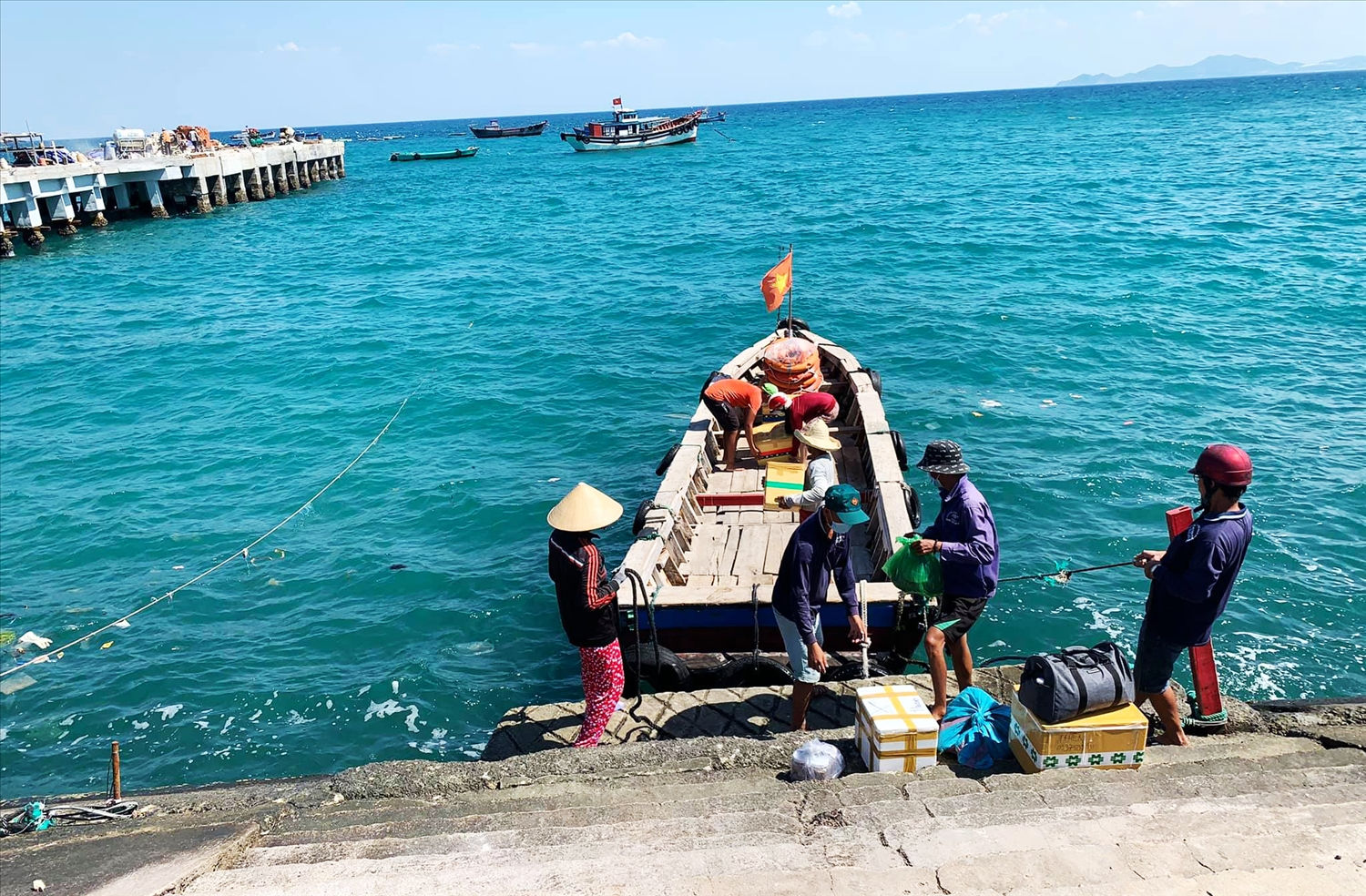 Cuộc sống của người dân xã đảo đã có nhiều thay đổi từ khi có điện lưới quốc gia