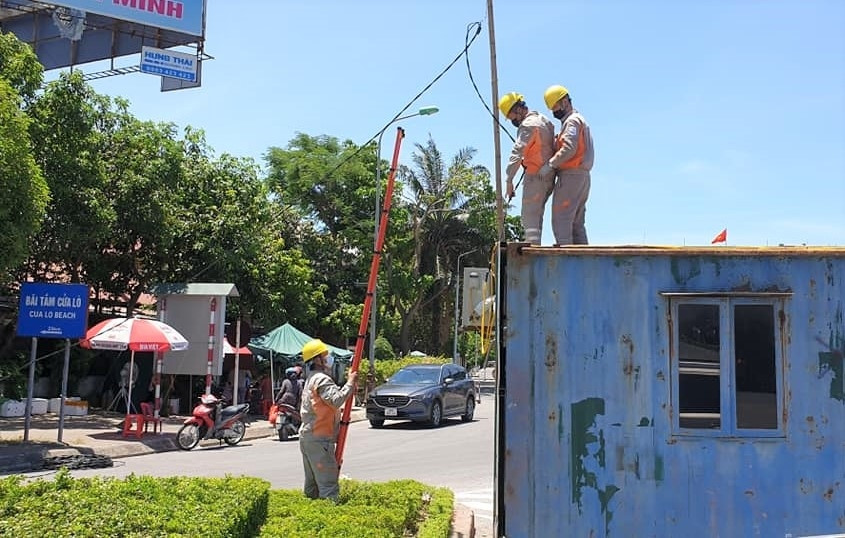 13/13 chốt chính và 5 chốt phụ kiểm soát ra, vào TP. Vinh đã được Nhân dân lắp đặt công ten nơ văn phòng cho lực lượng tuyến đầu chống nóng.