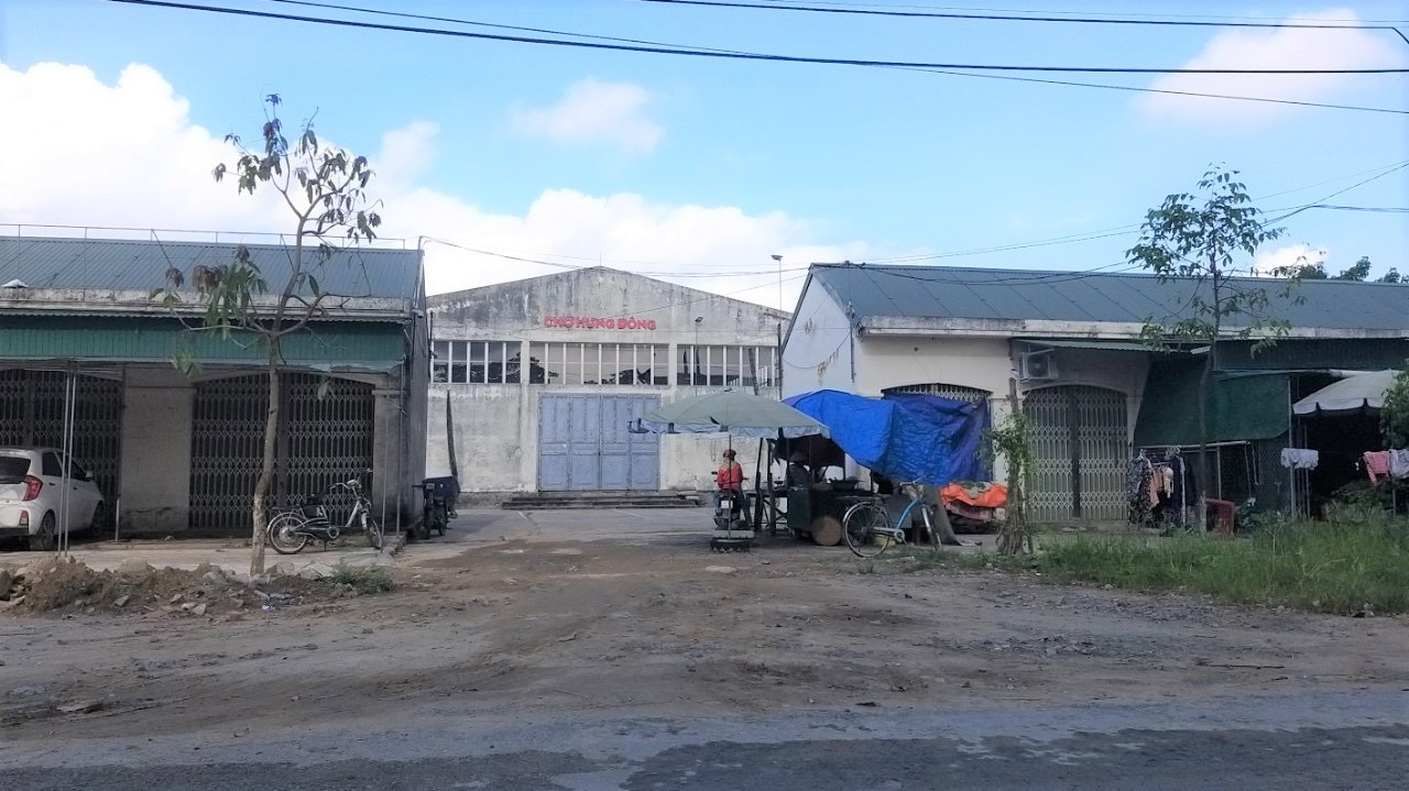Chợ Hưng Đông đầu tư những 5,7 tỷ đồng vẫn không một bóng người vào chợ