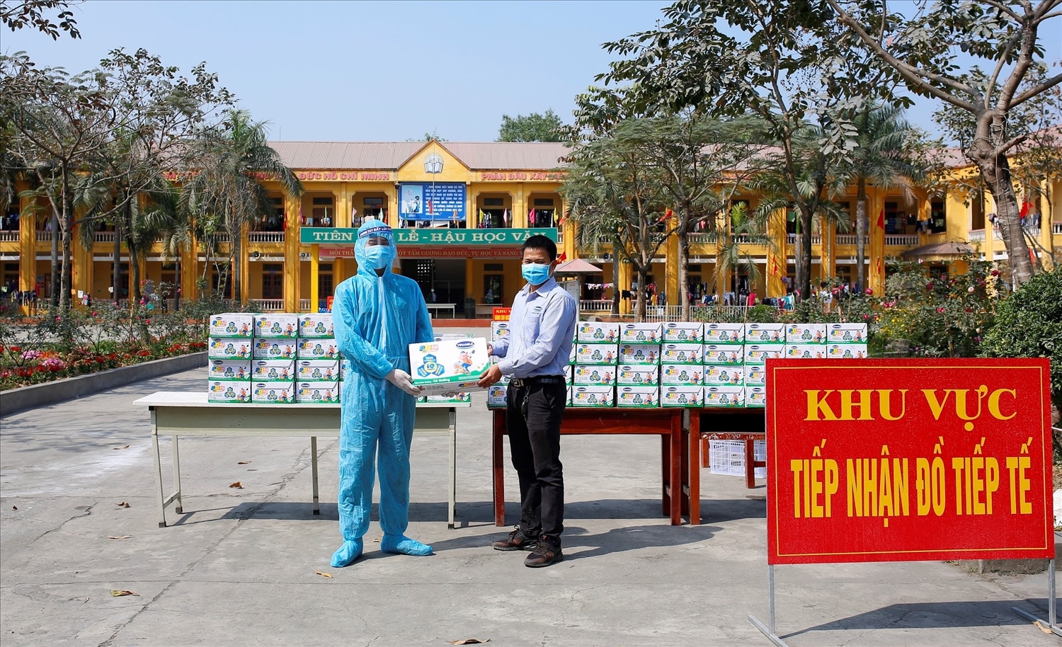 Tính đến nay, Vinamilk đã dành ra hơn 85 tỷ đồng gồm tiền mặt và sản phẩm để hỗ trợ cộng đồng, tiếp sức tiếp đầu và đồng hành cùng Chính phủ chống dịch