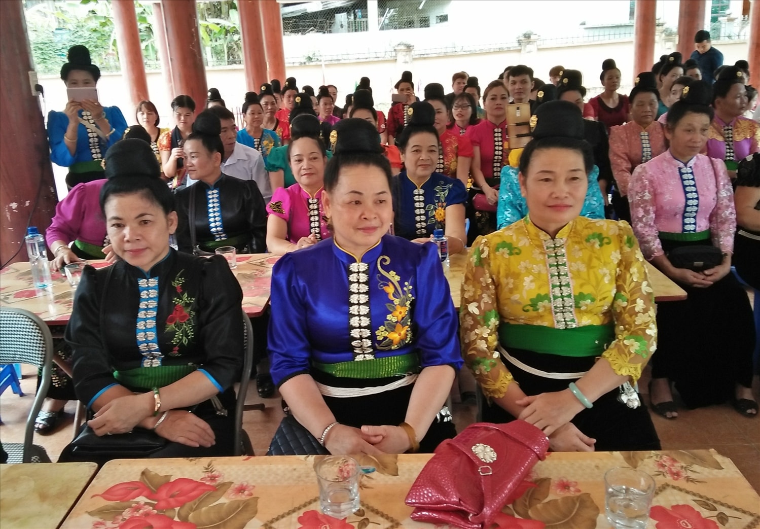 Tẳng cảu là sợi dây kết nối giữa tâm hồn người phụ nữ Thái với trách nhiệm của họ đối với gia đình. Ảnh Ca Chung