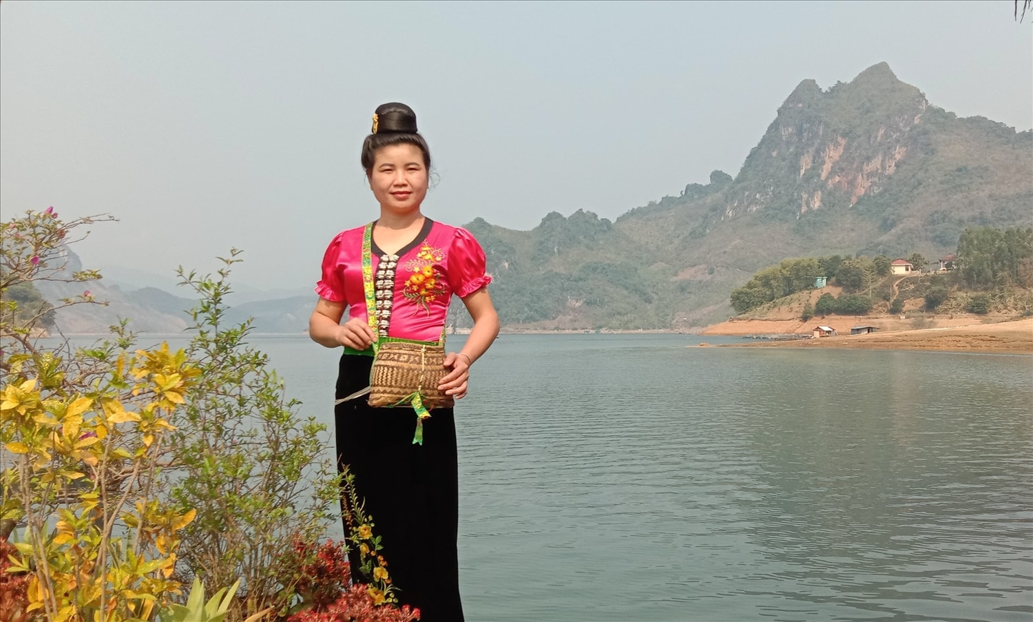 Theo quan niệm của người Thái, khi đã về làm dâu, mái tóc Tẳng cảu vĩnh viễn không bao giờ được buông, bởi lời thề trọn một lòng thủy chung son sắt. Ảnh Ca Chung