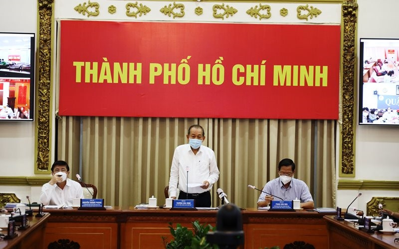 Phó Thủ tướng Thường trực Trương Hòa Bình phát biểu chỉ đạo tại cuộc họp.