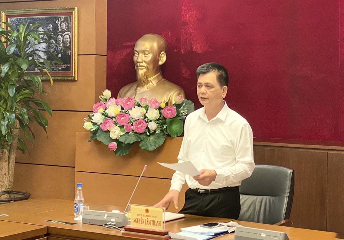 Phó Chủ tịch Thường trực Hội đồng Dân tộc của Quốc hội Nguyễn Lâm Thành phát biểu kết luận cuộc họp Phó Chủ tịch Thường trực Hội đồng Dân tộc của Quốc hội Nguyễn Lâm Thành phát biểu kết luận cuộc họp
