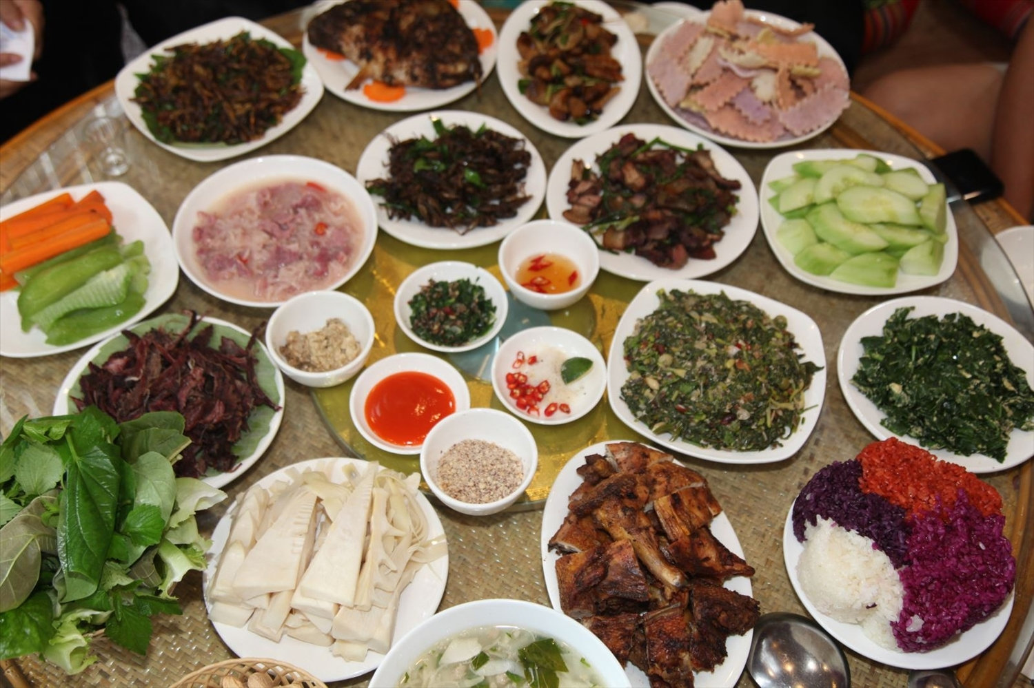 Ẩm thực dân tộc của bản vàng Pheo