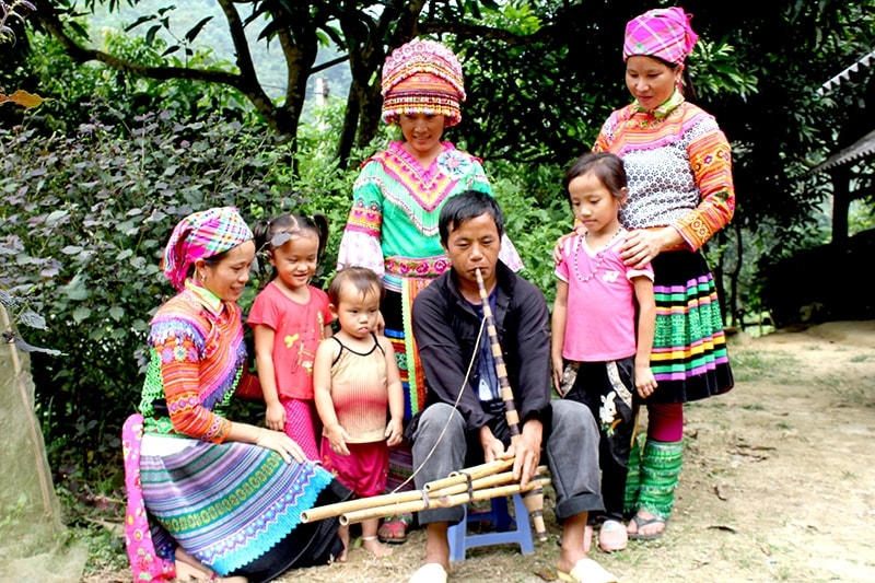 Các thành viên Câu lạc bộ gìn giữ bản sắc văn hóa của đồng bào dân tộc Mông, thôn Khuổi Khít, xã Kiến Thiết (Yên Sơn) thường xuyên luyện tập.   Ảnh: Minh Thủy