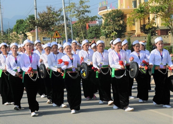 Trang phục truyền thống của người phụ nữ Mường trong các ngày lễ hội (Ảnh TL)