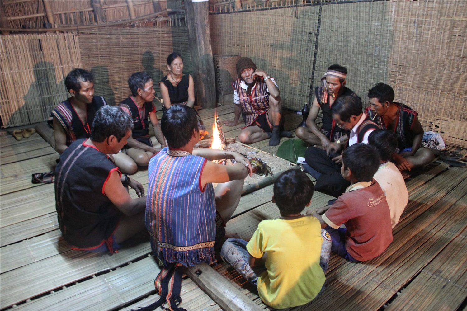 Đồng bào các dân tộc ở Tây Nguyên nói chung, dân tộc M'nông nói riêng chỉ còn rất ít người biết hát kể sử thi 