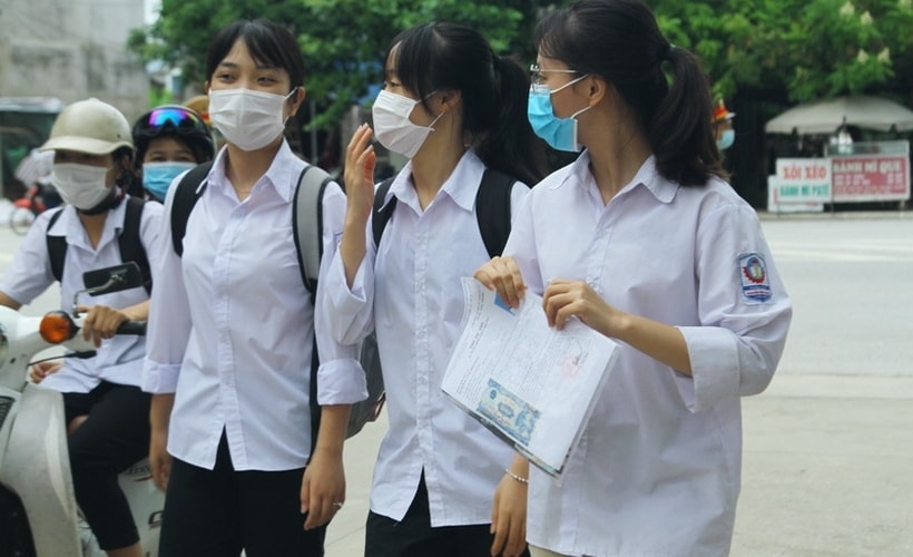 Các thí sinh vui mừng, phấn khởi với kết quả làm bài thi