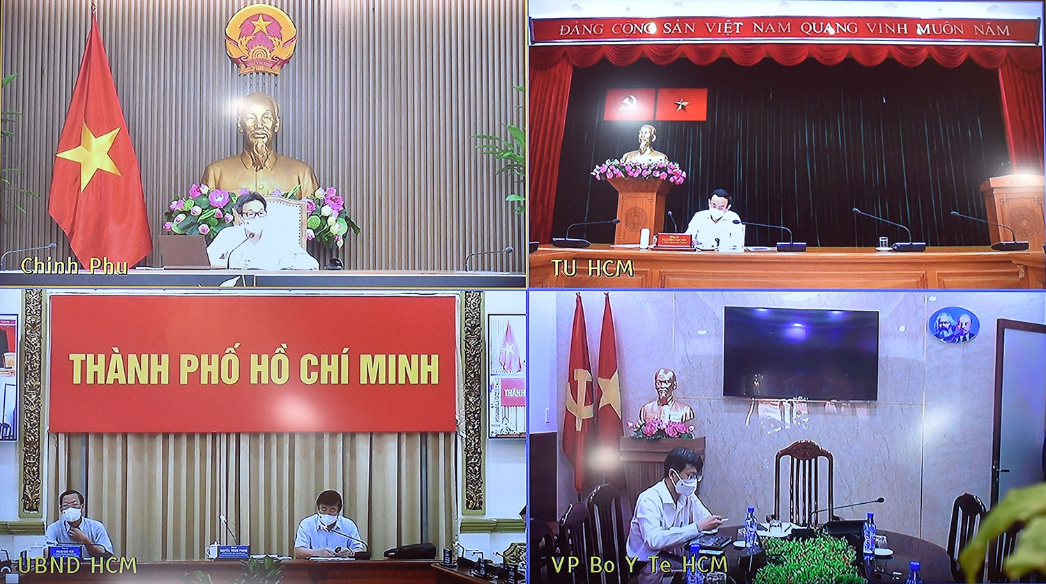 Chủ tịch UBND TPHCM Nguyễn Thành Phong cho biết, trong ngày đầu thực hiện giãn cách xã hội theo Chỉ thị 16, tình hình cung ứng hàng hoá trên địa bàn thành phố ổn định, bảo đảm đáp ứng nhu cầu của người dân. Ảnh: VGP/Đình Nam Chủ tịch UBND TPHCM Nguyễn Thành Phong cho biết, trong ngày đầu thực hiện giãn cách xã hội theo Chỉ thị 16, tình hình cung ứng hàng hoá trên địa bàn thành phố ổn định, bảo đảm đáp ứng nhu cầu của người dân. Ảnh: VGP/Đình Nam