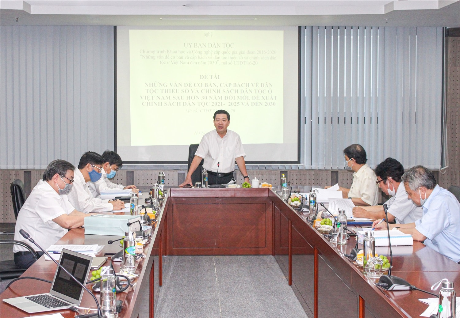 TS. Lê Sơn Hải, Thứ trưởng, Phó Chủ nhiệm UBDT - Chủ tịch Hội đồng nghiệm thu đề tài phát biểu ý kiến tại phiên họp