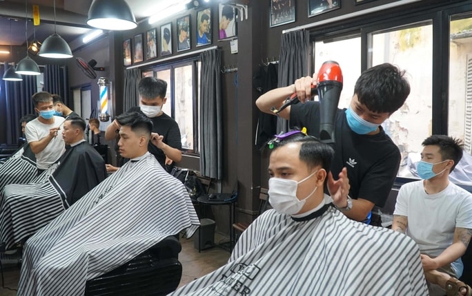 Hà Nội yêu cầu dừng hoạt động cắt tóc, gội đầu từ 0h ngày 13/7. Ảnh minh hoạ.
