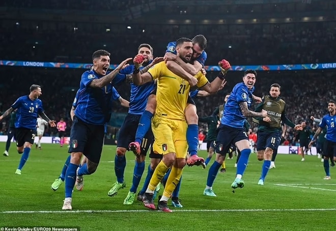 Italia đã chiến đấu đến những phút cuối cùng trên sân Wembley và chiến thắng xứng đáng thuộc về họ Italia đã chiến đấu đến những phút cuối cùng trên sân Wembley và chiến thắng xứng đáng thuộc về họ