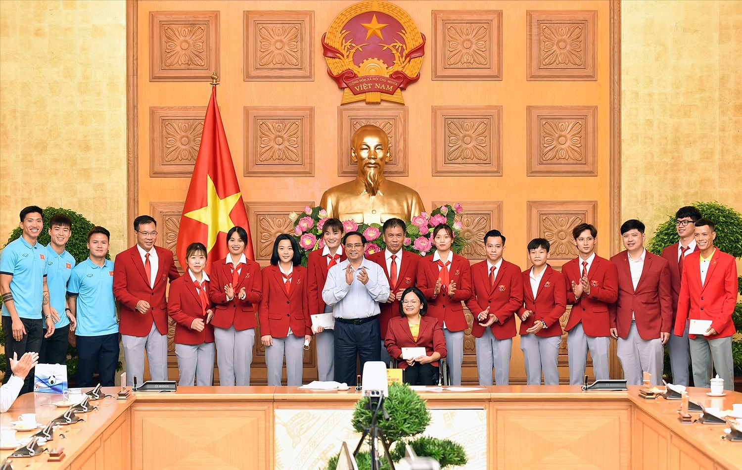 Thủ tướng Phạm Minh Chính động viên các vận động viên tiêu biểu, đoàn thể thao Việt Nam tham dự Olympic Tokyo 2020 - Ảnh: VGP/Nhật Bắc Thủ tướng Phạm Minh Chính động viên các vận động viên tiêu biểu, đoàn thể thao Việt Nam tham dự Olympic Tokyo 2020 - Ảnh: VGP/Nhật Bắc