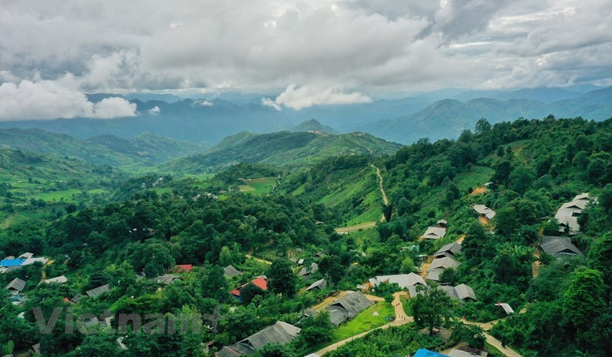 Cách thành phố Lai Châu khoảng 30 km, bản du lịch cộng đồng Sin Suối Hồ (thuộc huyện Phong Thổ, Lai Châu) nằm ở độ cao gần 1.500m so với mực nước biển, có khí hậu trong lành, mát mẻ quanh năm. (Ảnh: Xuân Mai/Vietnam+)