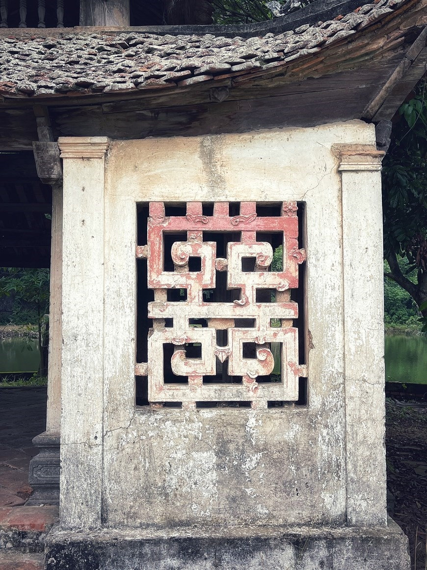 Họa tiết hoa văn trang trí kiến trúc theo lối cổ. (Ảnh: Xuân Mai/Vietnam+)