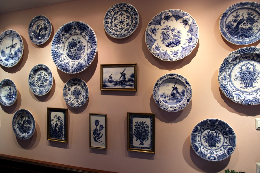 Vẻ đẹp của dòng gốm Delft Blue tại Bảo tàng gốm sứ Delft Blue Vẻ đẹp của dòng gốm Delft Blue tại Bảo tàng gốm sứ Delft Blue