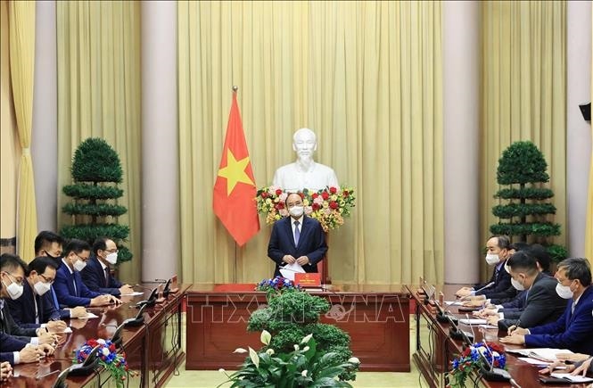 Chiều 15/7/2021, tại Phủ Chủ tịch, Chủ tịch nước Nguyễn Xuân Phúc gặp mặt Chủ tịch Hội Người Hàn Quốc tại Việt Nam và một số Tập đoàn Hàn Quốc nhằm thúc đẩy hợp tác và nghiên cứu sản xuất vaccine. Ảnh: Thống Nhất/TTXVN