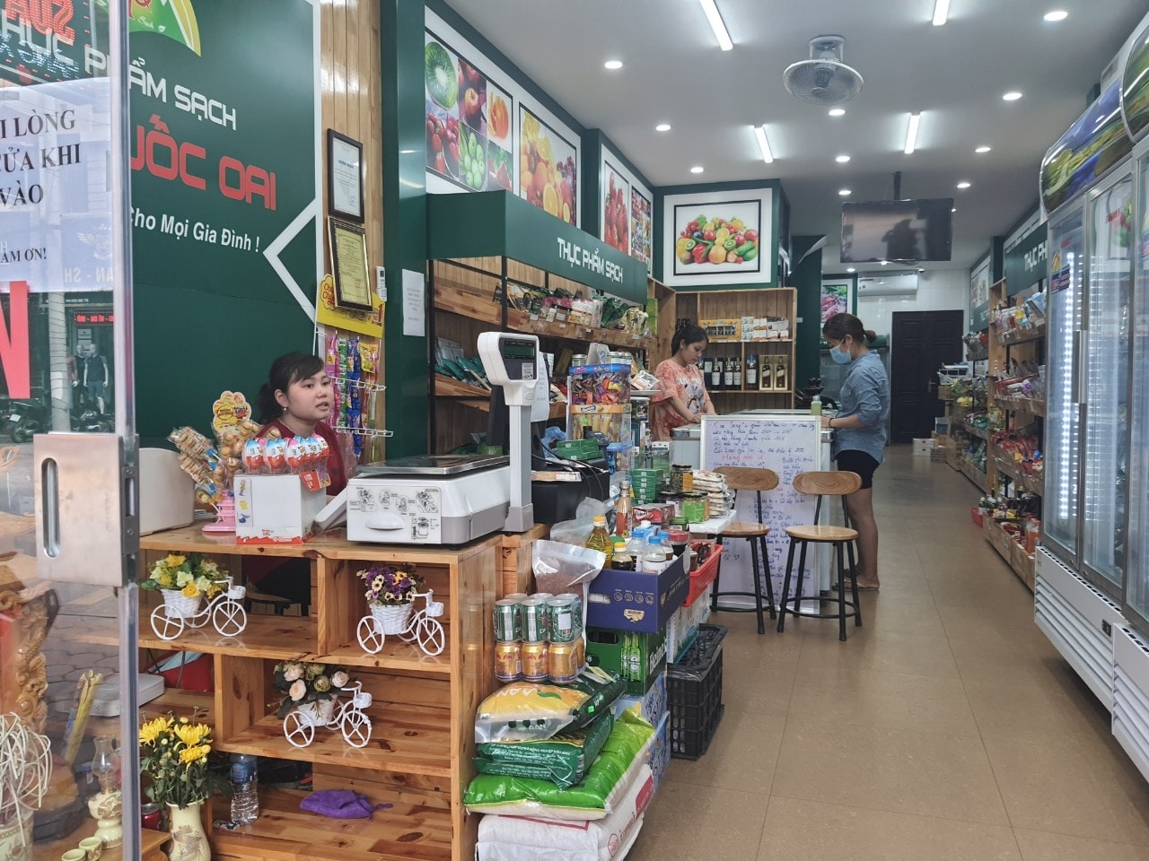 Điểm giới thiệu và bán sản phẩm OCOP tại Cửa hàng thực phẩm sạch Phủ Quốc Oai tại thị trấn Quốc Oai. Điểm giới thiệu và bán sản phẩm OCOP tại Cửa hàng thực phẩm sạch Phủ Quốc Oai tại thị trấn Quốc Oai.