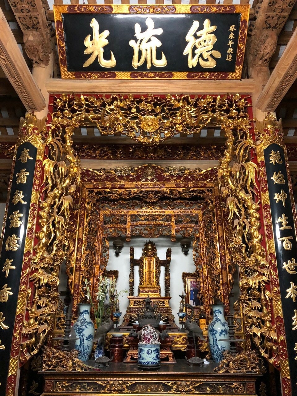 Sản phẩm Ban thờ của HKD Hoàng Doãn Hòa ở thôn Yên Quán (xã Tân Phú) đạt chứng nhận sản phẩm OCOP 4 sao. Sản phẩm Ban thờ của HKD Hoàng Doãn Hòa ở thôn Yên Quán (xã Tân Phú) đạt chứng nhận sản phẩm OCOP 4 sao.