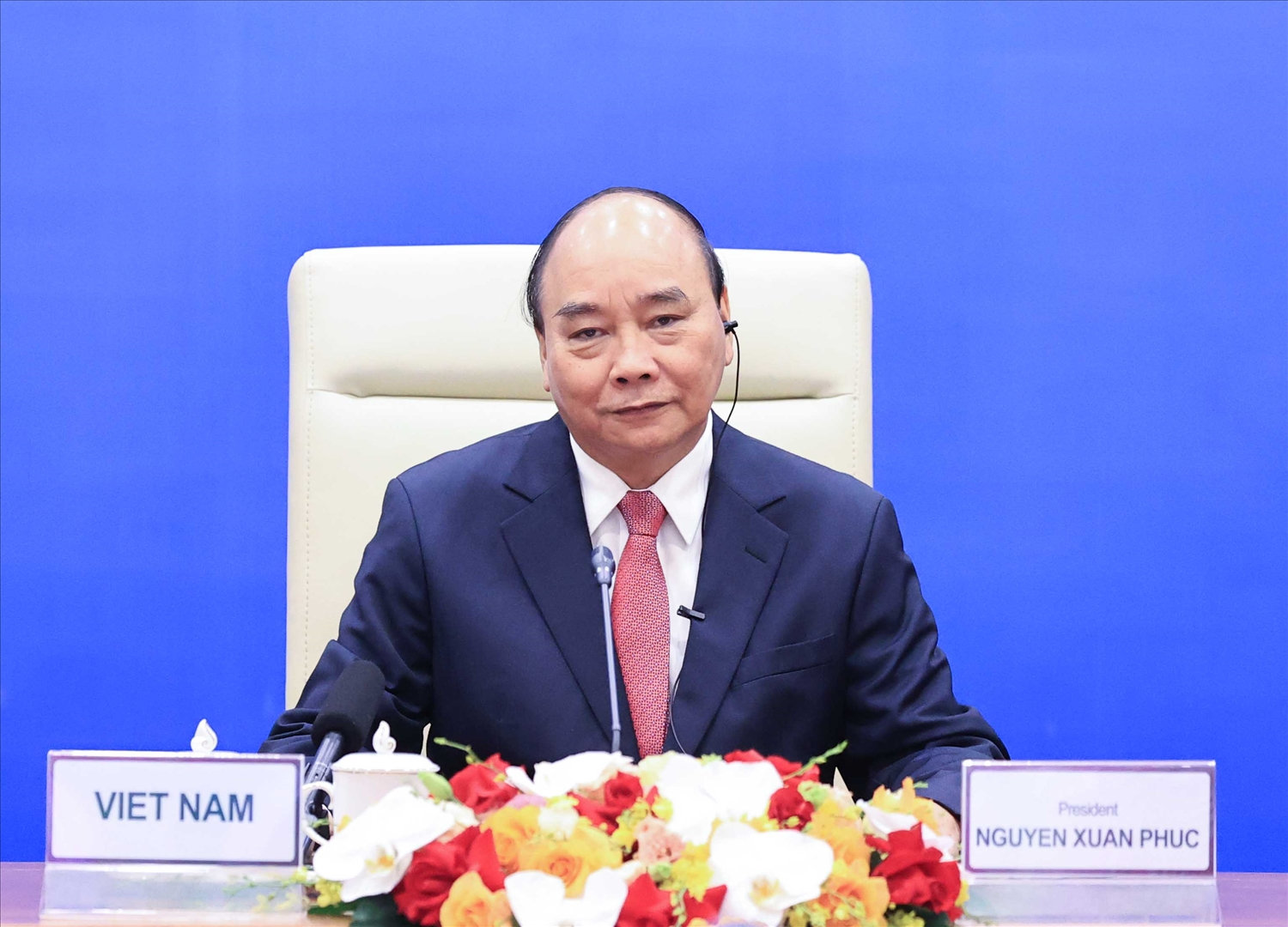 Chủ tịch nước Nguyễn Xuân Phúc chia sẻ về nỗ lực của Việt Nam trong thực hiện “mục tiêu kép” về phòng, chống dịch bệnh và duy trì tăng trưởng kinh tế. Ảnh: VGP Chủ tịch nước Nguyễn Xuân Phúc chia sẻ về nỗ lực của Việt Nam trong thực hiện “mục tiêu kép” về phòng, chống dịch bệnh và duy trì tăng trưởng kinh tế. Ảnh: VGP