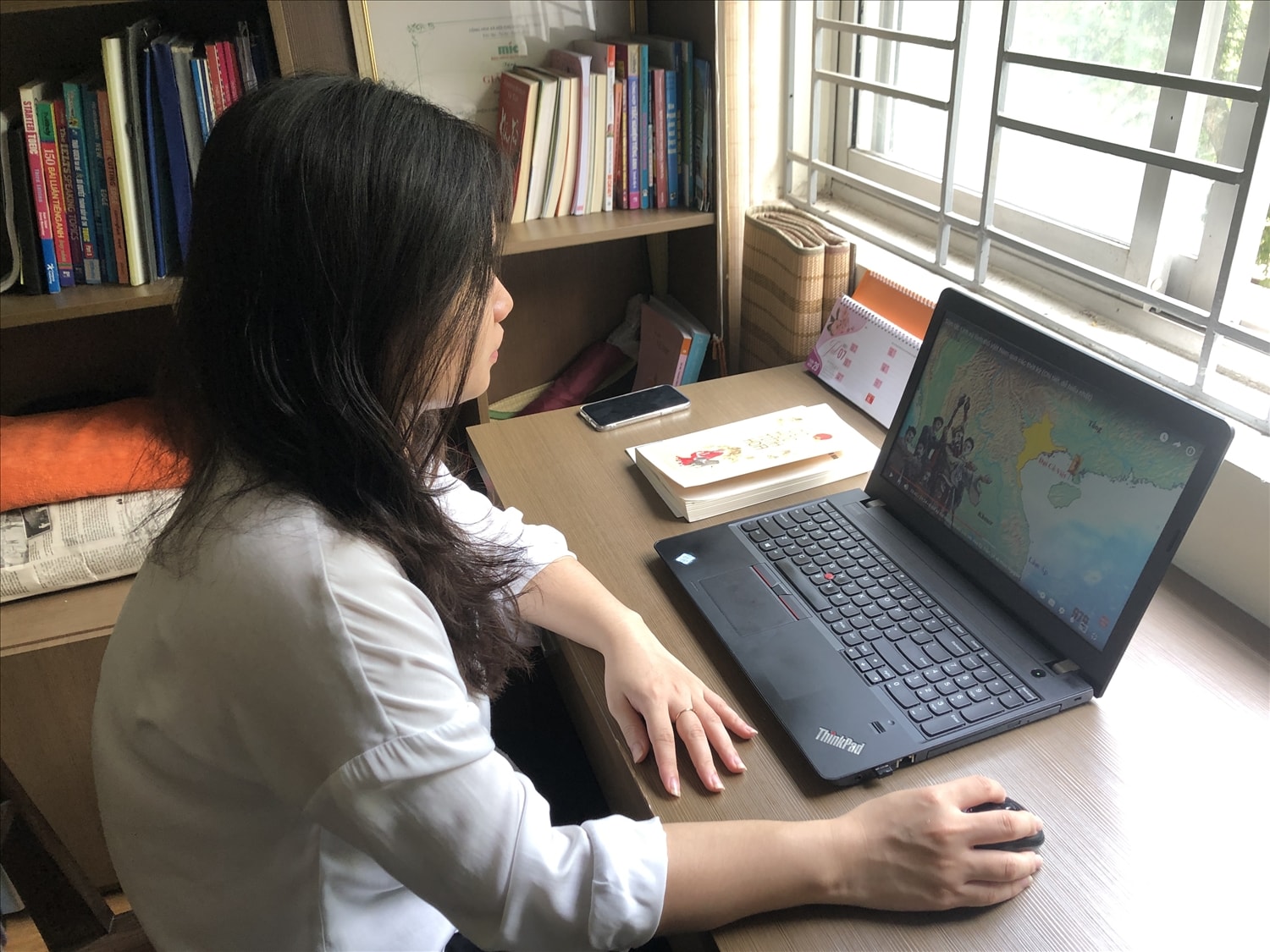 Thùy Linh rất thích xem những video về lịch sử trên Youtube Bạn Vũ Thùy Linh, sinh viên Học viện An ninh Nhân dân rất thích xem những video về lịch sử trên Youtube