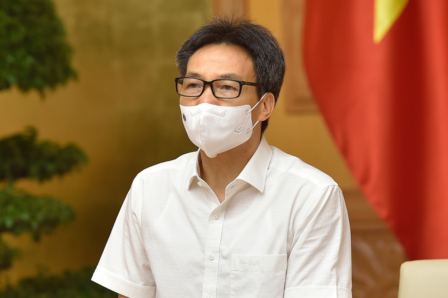 Phó Thủ tướng Vũ Đức Đam lưu ý, tại các vùng dịch, ổ dịch, tuỳ tình huống để sử dụng xét nghiệm nhanh kết hợp với xét nghiệm RT-PCR để bảo đảm hiệu quả, tiết kiệm, “không dàn hàng ngang”. Ảnh: VGP/Đình Nam Phó Thủ tướng Vũ Đức Đam lưu ý, tại các vùng dịch, ổ dịch, tuỳ tình huống để sử dụng xét nghiệm nhanh kết hợp với xét nghiệm RT-PCR để bảo đảm hiệu quả, tiết kiệm, “không dàn hàng ngang”. Ảnh: VGP/Đình Nam