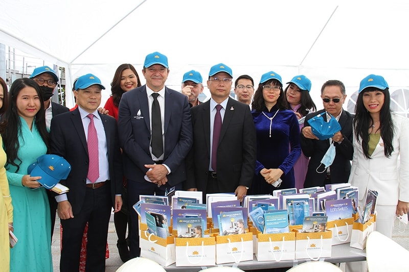  Các đại biểu thăm gian trưng bày của Vietnam Airlines