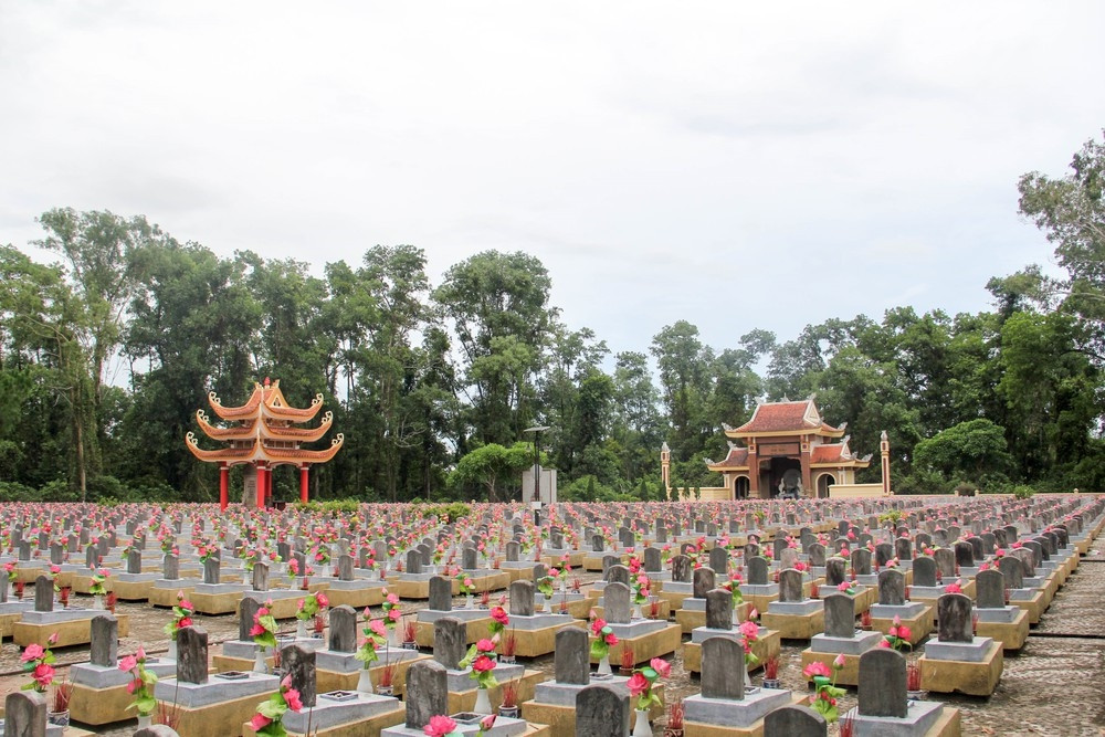 Một góc Nghĩa trang liệt sĩ Trường Sơn