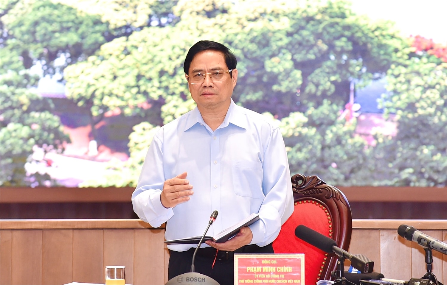 Thủ tướng Phạm Minh Chính: Hà Nội phải ưu tiên số 1 cho phòng chống dịch an toàn, hiệu quả. Ảnh VGP/Nhật Bắc