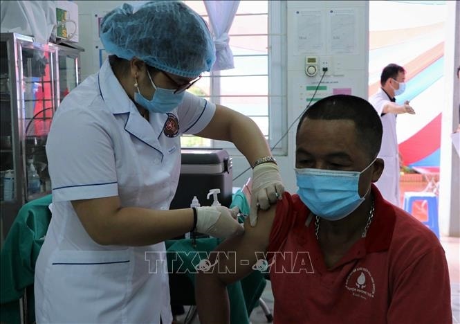 Người dân biên giới xã Huổi Luông, huyện Phong Thổ, tỉnh lai Châu được tiêm vaccine phòng COVID-19 Người dân biên giới xã Huổi Luông, huyện Phong Thổ, tỉnh lai Châu được tiêm vaccine phòng COVID-19