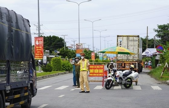 Các tỉnh, thành phố đang giãn cách xã hội theo Chỉ thị 16 có thể áp dụng các biện pháp với yêu cầu cao hơn, chặt chẽ hơn. Ảnh minh họa