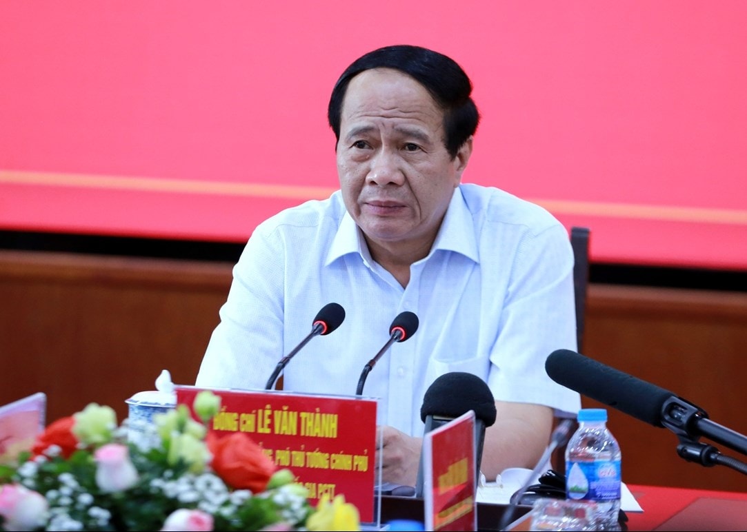 Họp ngắn tại Thủy điện Hòa Bình, Phó Thủ tướng nhấn mạnh yêu cầu vận hành hồ chứa chính xác, nhịp nhàng, đáp ứng yêu cầu sản xuất nông nghiệp và sản xuất điện - Ảnh VGP/Đức Tuân Họp ngắn tại Thủy điện Hòa Bình, Phó Thủ tướng nhấn mạnh yêu cầu vận hành hồ chứa chính xác, nhịp nhàng, đáp ứng yêu cầu sản xuất nông nghiệp và sản xuất điện - Ảnh VGP/Đức Tuân