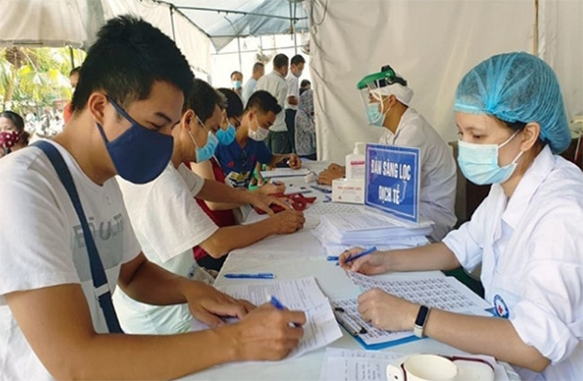 Người nào không khai báo y tế, khai báo không đầy đủ hoặc khai báo gian dối bị xử lý theo Điều 240 Bộ luật Hình sự. (Ảnh minh họa) Người nào không khai báo y tế, khai báo không đầy đủ hoặc khai báo gian dối bị xử lý theo Điều 240 Bộ luật Hình sự. (Ảnh minh họa)