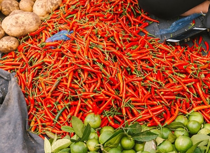 Các loại nông sản địa phương được đồng bào dân tộc bày bán rất nhiều tại chợ Các loại nông sản địa phương được đồng bào dân tộc bày bán rất nhiều tại chợ