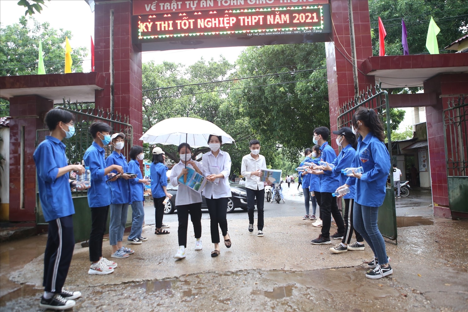 Điểm thi tại Trường THPT Lạng Giang số 3 hoãn thi đợt 1 do dịch Covid-19. Điểm thi tại Trường THPT Lạng Giang số 3 hoãn thi đợt 1 do dịch Covid-19.