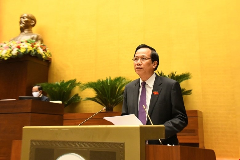 Bộ trưởng Bộ Lao động, Thương binh và Xã hội Đào Ngọc Dung trình bày Tờ trình về chủ trương đầu tư Chương trình mục tiêu quốc gia Giảm nghèo bền vững giai đoạn 2021-2025