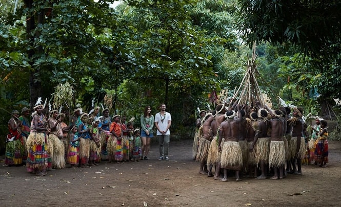 Người dân trong một số làng ở Vanuatu vẫn duy trì lối sống bộ tộc như tổ tiên của họ. Người dân trong một số làng ở Vanuatu vẫn duy trì lối sống bộ tộc như tổ tiên của họ.