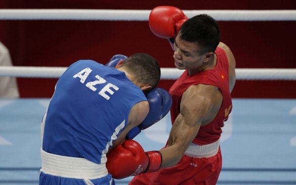 Võ sĩ Nguyễn Văn Đương đánh bại võ sĩ võ sĩ hạng 9 thế giới Aliyev Tayfur của Azerbaijan, giàng quyền vào tứ kết