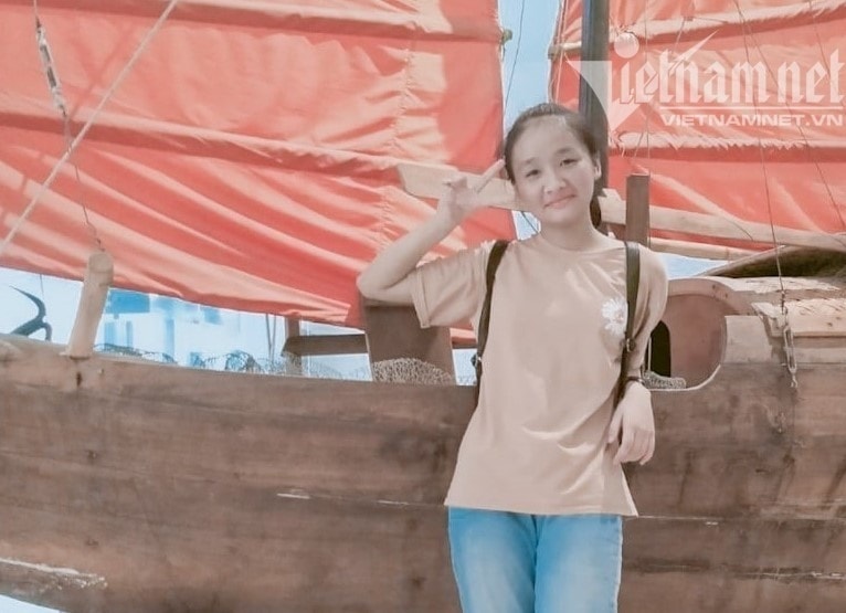 Võ Thị Kim Anh (học sinh lớp 12 Toán 1 của Trường THPT Chuyên Hà Tĩnh) không chỉ là thủ khoa khối B mà còn là thủ khoa toàn quốc năm nay với 3 điểm 10 tuyệt đối. Ảnh: NVCC Võ Thị Kim Anh (học sinh lớp 12 Toán 1 của Trường THPT Chuyên Hà Tĩnh) không chỉ là thủ khoa khối B mà còn là thủ khoa toàn quốc năm nay với 3 điểm 10 tuyệt đối. Ảnh: NVCC