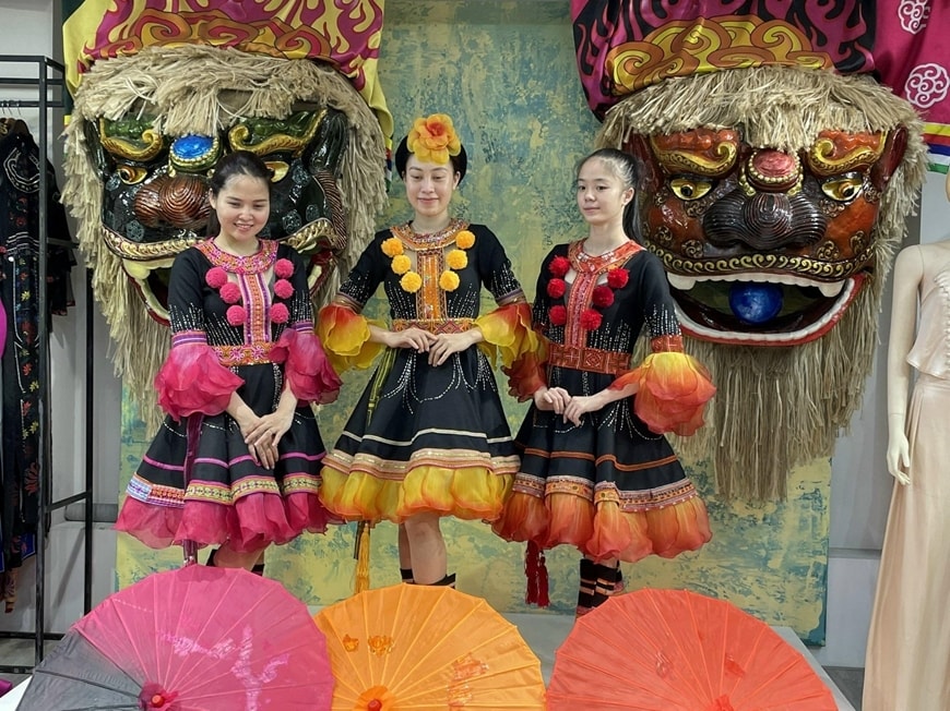 Trang phục mang đậm bản sắc dân tộc