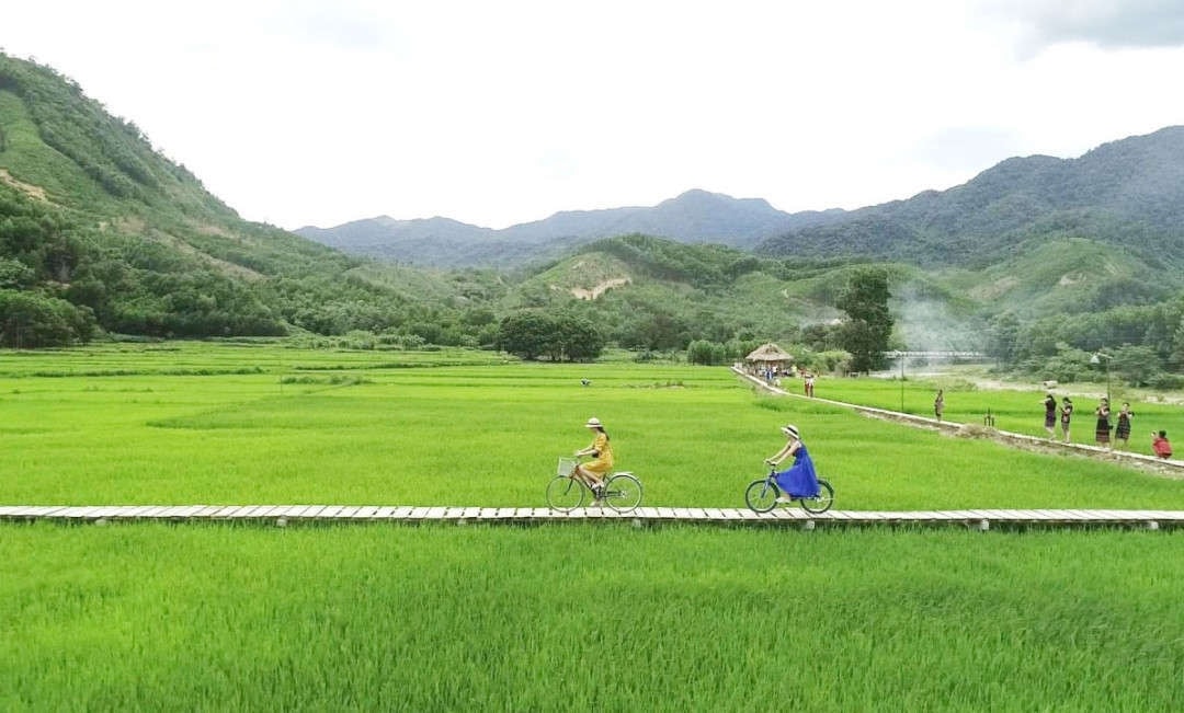 Du lịch cộng đồng trải nghiệm mang đến cảm giác riêng cho du khách khi ghé thăm A Lưới Du lịch cộng đồng trải nghiệm mang đến cảm giác riêng cho du khách khi ghé thăm A Lưới