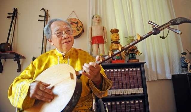 GS.TS Trần Văn Khê tại tư gia (32 Huỳnh Đình Hai, Bình Thạnh, TP. Hồ Chí Minh