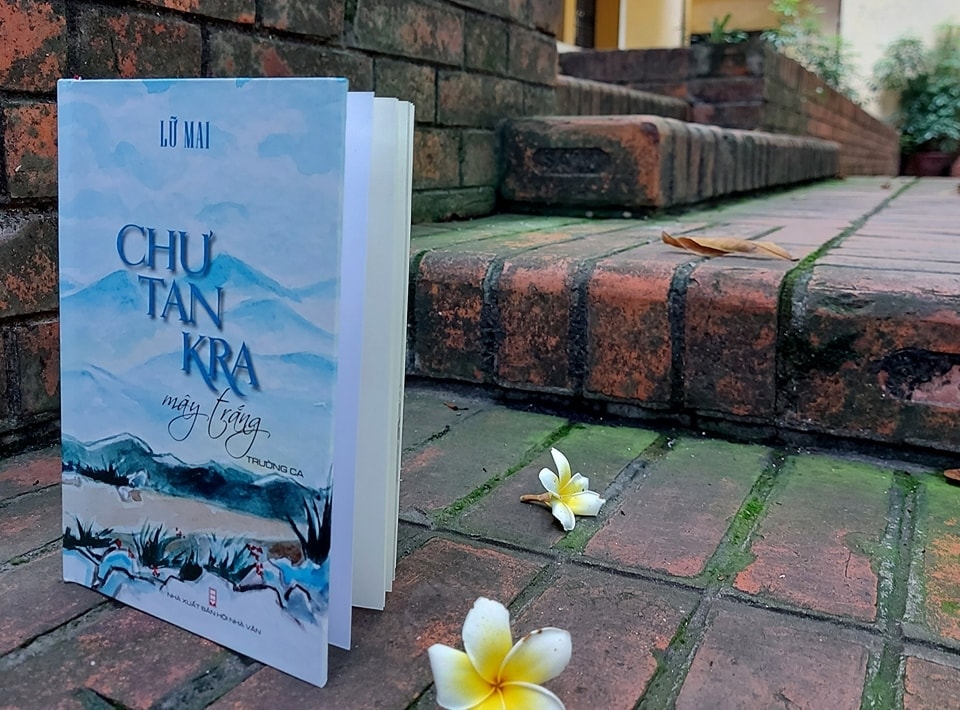 Chư Tankra mây trắng là trường ca đầy xúc động về hành trình đi tìm đồng đội của những người lính 
