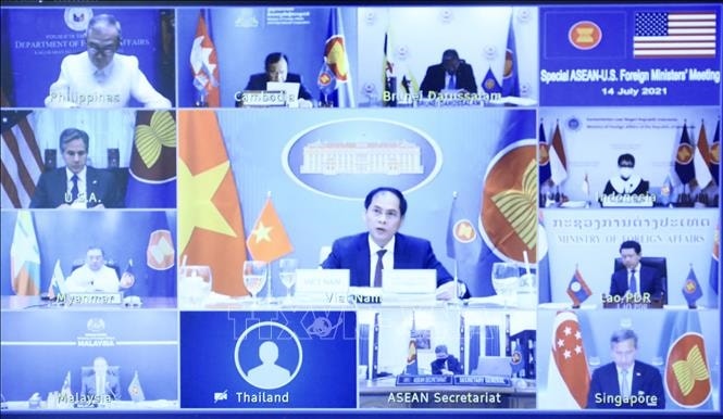 Bộ trưởng Ngoại giao Bùi Thanh Sơn (Việt Nam) cùng Bộ trưởng Ngoại giao các nước ASEAN và Hoa Kỳ dự hội nghị trực tuyến. Ảnh: Lâm Khánh/TTXVN Bộ trưởng Ngoại giao Bùi Thanh Sơn (Việt Nam) cùng Bộ trưởng Ngoại giao các nước ASEAN và Hoa Kỳ dự hội nghị trực tuyến. Ảnh: Lâm Khánh/TTXVN