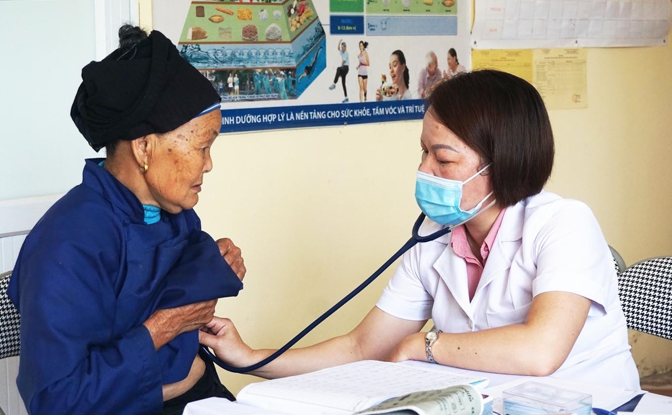 Sẽ có hàng nghìn người dân trên địa bàn tỉnh Lào Cai không còn được hỗ trợ mua thẻ BHYT (ảnh chụp trước ngày 27/4) Sẽ có hàng nghìn người dân trên địa bàn tỉnh Lào Cai không còn được hỗ trợ mua thẻ BHYT (ảnh chụp trước ngày 27/4)
