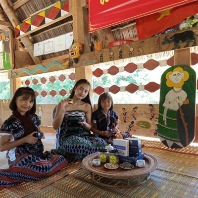 Khám phá văn hóa làng Cơ tu tại Làng Du lịch cộng đồng Ta Lang 1